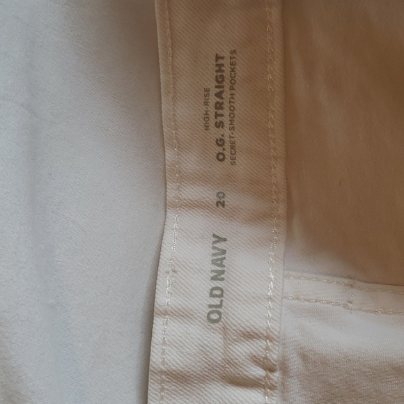 Old Navy High Rise O.G. Straight White 7" Cut-Off Shorts - Size 20 - Picture 5 of 7